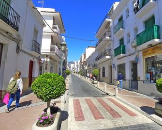 Apartment with garden, BBQ & terrace | Mountain view - Nerja - Outdoors view