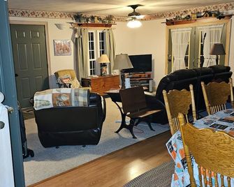 Cabin stay close to state park - Spring Mills - Sala de estar