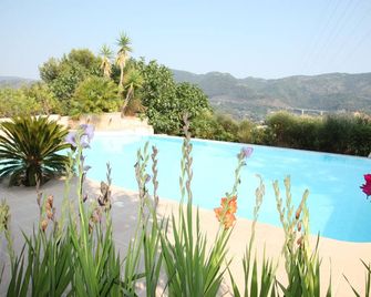 Aubergebleue - Stunning villa on Nice surroundings - ניס - בריכה