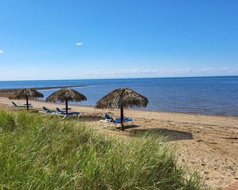 Chalet Bas-Caraquet accès à la plage public et à la mer - Bertrand