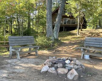 Looncall Lake Retreat - Apsley - Patio