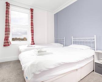 Twin Single Beds, Private Bathroom - Whitby