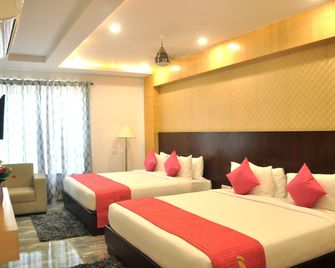 Hotel Sgt Plaza - Varanasi - Bedroom