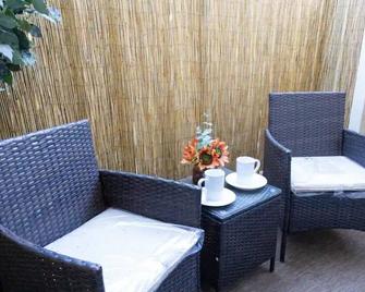 Clean and quiet 2/1.5 townhouse 4 miles from airport - Anderson - Patio