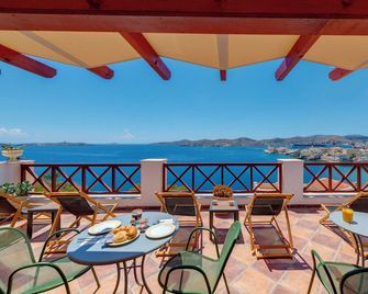 Electra Syros Boutique Hotel - Ermúpoli - Balcón