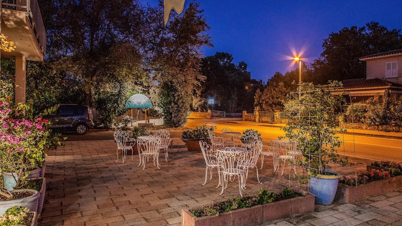 Hotel Sandalyon