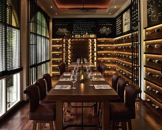 سوفيتيل أنجكور فوكثرا جولف آند سبا رزورت - سيم ريب - بار