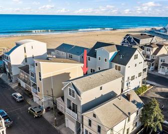 Breezy Sea Bright Stay | Walk to Beach & Unwind - Sea Bright