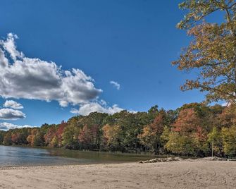 1 Mi to Jack Frost Ski Resort Water-View Retreat - Lake Harmony - Beach