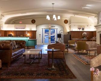 Picturesque Bayfront Stays: Spacious Suite w/ Living Area | Near Union Square - Sausalito - Salónek