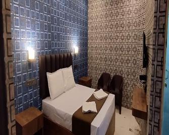 Apex Victor Guest House - Pondicherry