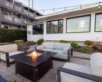 Oceanview Beach House with Family Game Room, Patio with Ocean Views & Fire Pit - Pismo Beach - Binnenhof