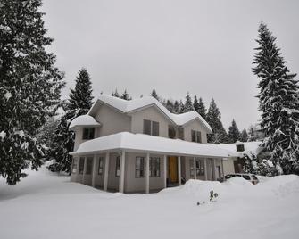 Cornerstone Bed And Breakfast - Revelstoke - Gebäude