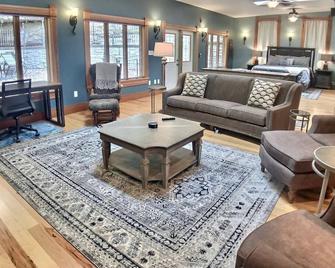 Rock House Cave Side Suite Vip Parking Cave Access - Eureka Springs