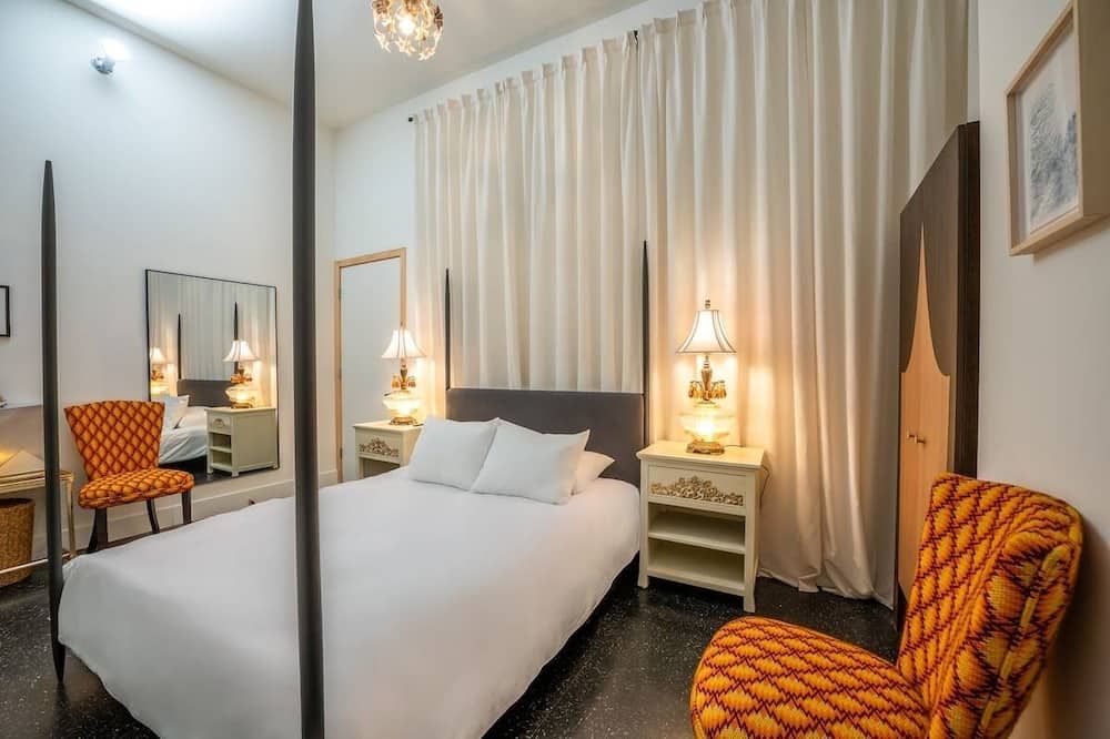Hotel Narcissus - Room 4 - San Diego