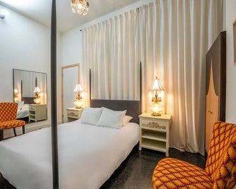 Hotel Narcissus - Room 4 - San Diego