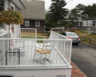 Panoramic Views & Crashing Waves - Scarborough - Patio