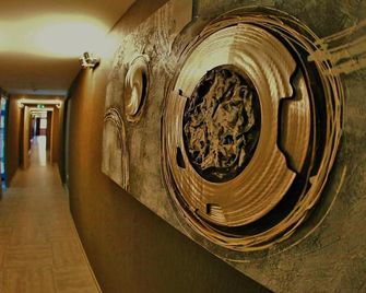 Hotel Le Coudon - Solliés Farlède - Couloir