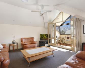 Briars Country Lodge - Bowral - Living room