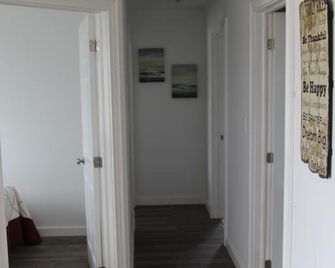 Wood Duck Cottage - Cavendish - Hallway