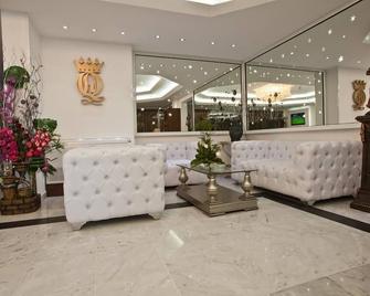 Queens Land Hotel - 朱尼耶 - 大廳