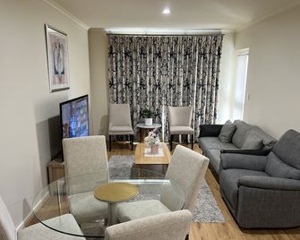 阿德萊德中央公寓飯店 - 3 房 2 衛與停車場 - 阿德雷德 - 客廳