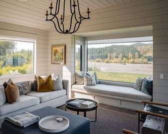 Craggy Range Luxury Vineyard Retreat - Havelock North - Living room