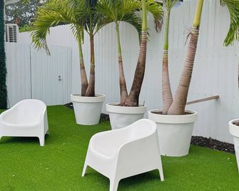 Charming 3-bedroom house in marvelous Miami with AC, WiFi - Mai-a-mi - Hàng hiên