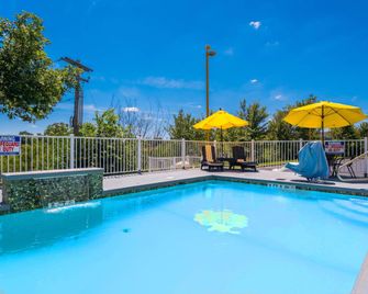 Studio Z, an Ascend Collection Hotel - St Robert - Kolam