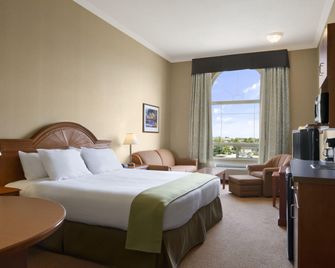 Super 8 by Wyndham Fort St. John BC - Fuerte de San Juan - Habitación