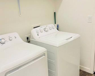 Fernley House/ 5tvs Sleeps 13/Pet Ok - Fernley - Wasserette