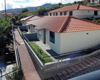 Villas Madalena - Cozy Chalet Sea View and Wi-fi - Santa Cruz - Building