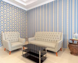 OYO 1400 Barat Residence Syariah - Medan - Living room