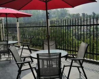 Chef Guru Hotels - Bandarawela - Terasa