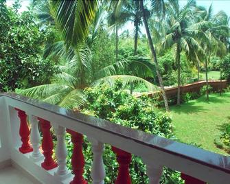 Hotel Calangute Beach Side - Calangute - Balcony