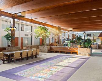 Travelodge by Wyndham Gaylord - Gaylord - Patio