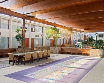Travelodge by Wyndham Gaylord - Gaylord - Salónek
