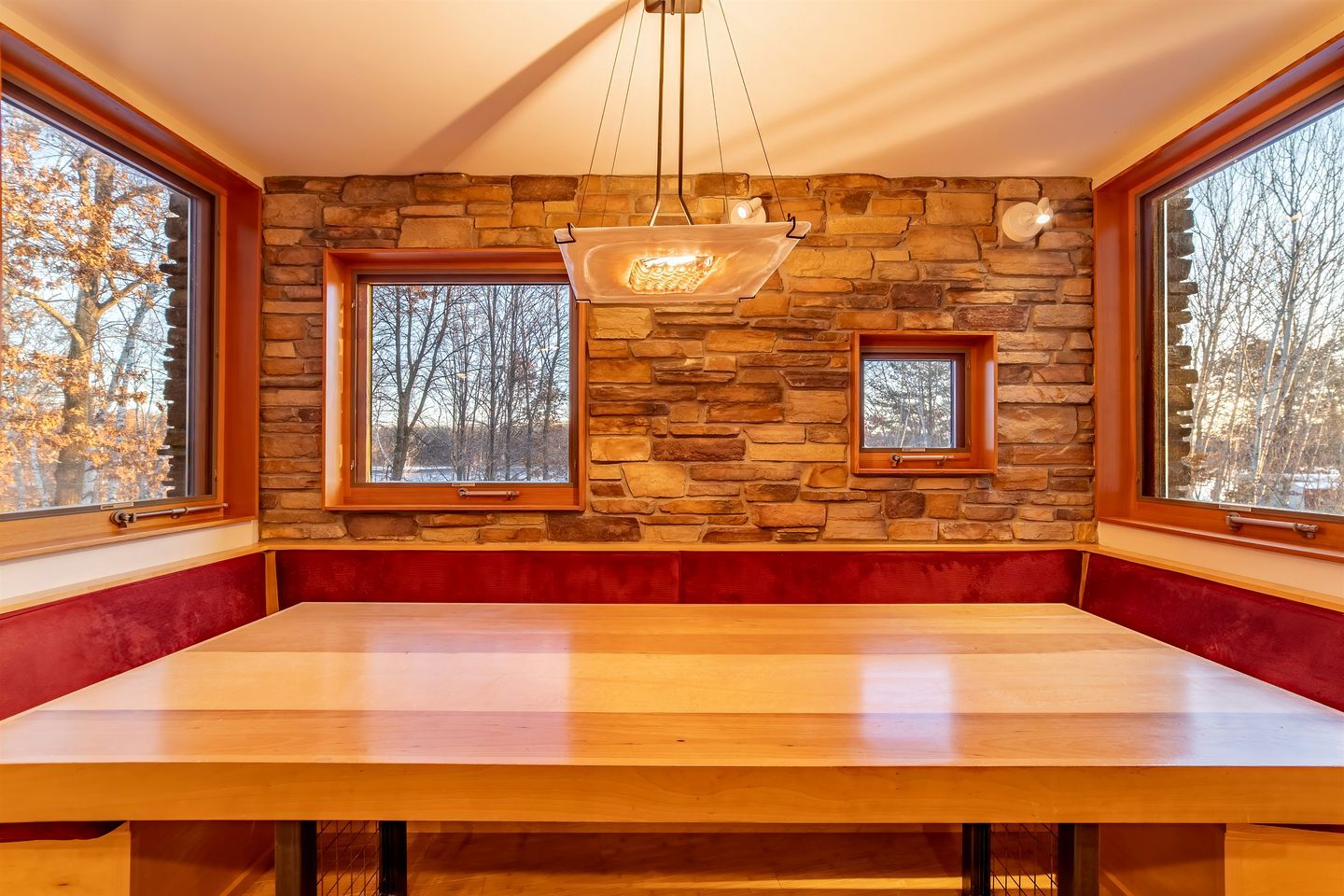 Enjoyable Secluded Cottage with Hot-tub in New Richmond, Wisconsin - New Richmond - Eetruimte
