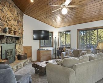 The perfect vacation destination, a huge house for your loved ones! - Merlin - Sala de estar