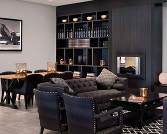 Modern Stay with Parking, Dining & Easy Airport Walk! - Rotterdam - Lounge