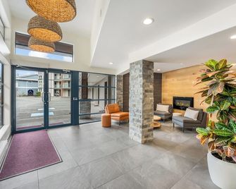 Glen Lyon Inn - Port Hardy - Lobby