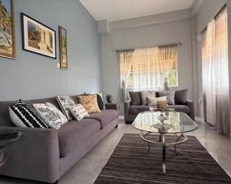 Modern 2BR w/ Stunning Views - Lance aux Épines - Living room