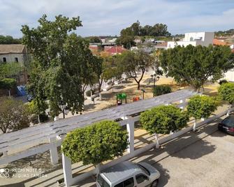 Piso Bien Situado, Aparcamiento En La Misma Puerta - El Pedroso - Vista del exterior