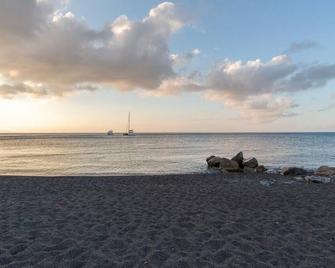 Hotel Porto Perissa - Perissa - Schlafzimmer