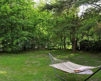Cozy 3 bdr Cottage with Hot Tub & Sauna - Innisfil - Innisfil - Patio