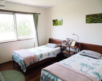 Guest House Diamond - Hostel - Yomitan - Bedroom
