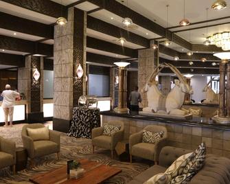 Windhoek Country Club Resort - ווינדהוק - טרקלין