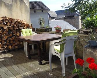 Townhouse St Jacques - Loft room with ensuite, central location, free parking - Eymoutiers - Patio