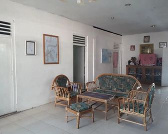 Harry & Mimin Homestay - Gorontalo - Living room