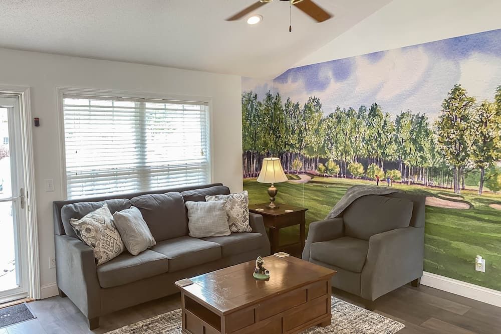 Pinehurst Fore-Bedroom Ranch With Golf Garage & Fenced Large Yard - Aberdeen - Вітальня
